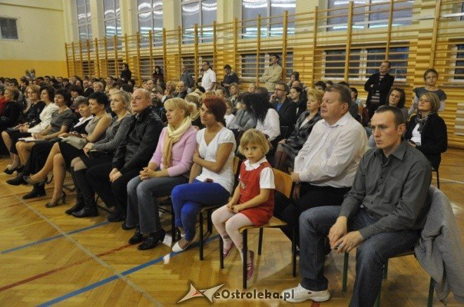 Pasowanie pierwszoklasistów na uczniów w Szkole Podstawowej nr 6 [27.X.2011] - zdjęcie #27 - eOstroleka.pl