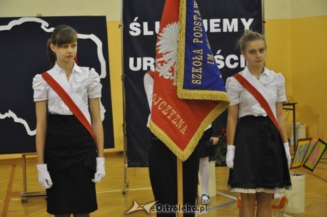 Pasowanie pierwszoklasistów na uczniów w Szkole Podstawowej nr 6 [27.X.2011] - zdjęcie #25 - eOstroleka.pl