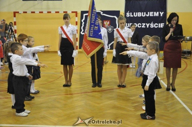 Pasowanie pierwszoklasistów na uczniów w Szkole Podstawowej nr 6 [27.X.2011] - zdjęcie #21 - eOstroleka.pl