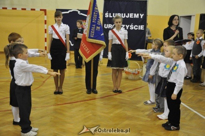 Pasowanie pierwszoklasistów na uczniów w Szkole Podstawowej nr 6 [27.X.2011] - zdjęcie #18 - eOstroleka.pl