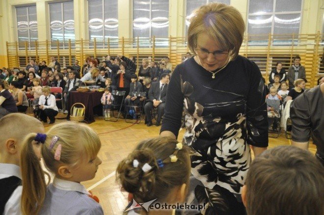 Pasowanie pierwszoklasistów na uczniów w Szkole Podstawowej nr 6 [27.X.2011] - zdjęcie #14 - eOstroleka.pl