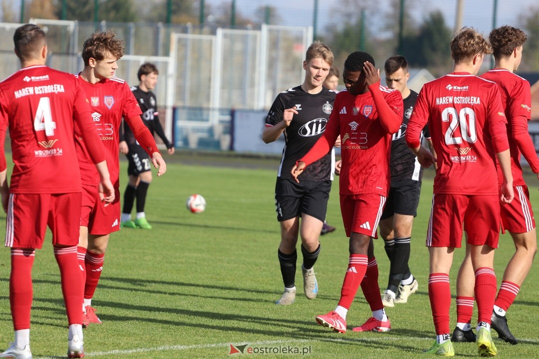 Narew Ostrołęka - Polonia II Warszawa [25.10.2025] - zdjęcie #29 - eOstroleka.pl