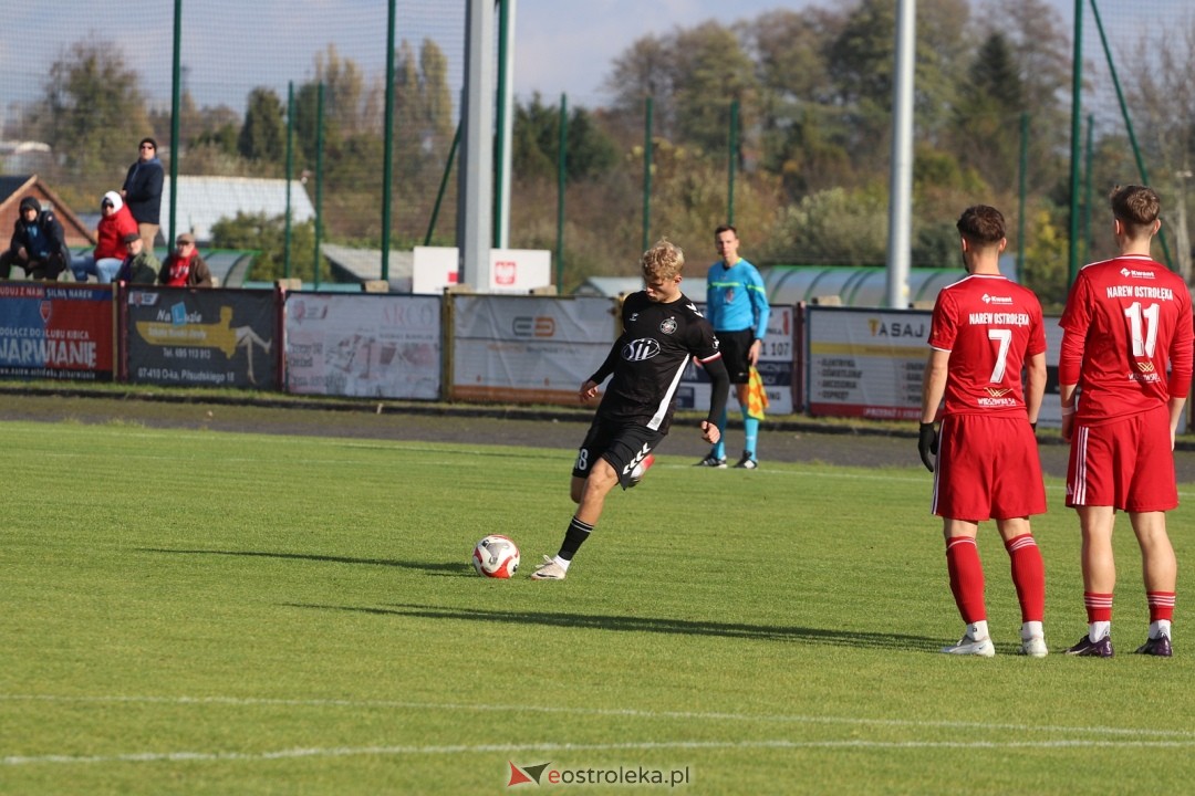 Narew Ostrołęka - Polonia II Warszawa [25.10.2025] - zdjęcie #25 - eOstroleka.pl
