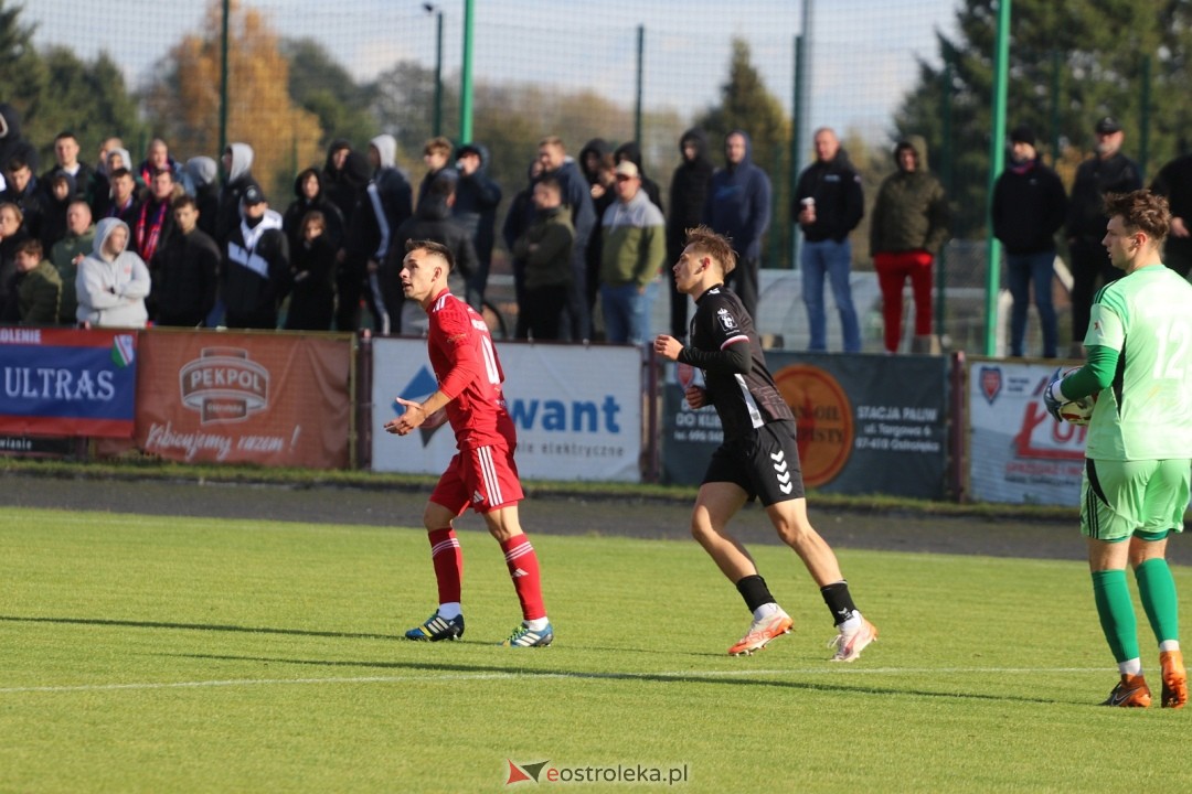Narew Ostrołęka - Polonia II Warszawa [25.10.2025] - zdjęcie #8 - eOstroleka.pl