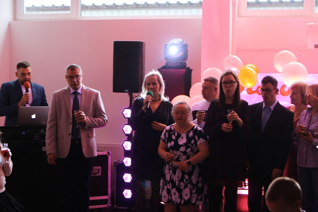 Ogólnopolskie Stowarzyszenie Osób Niepełnosprawnych - Bal Przyjaźni [25.10.2025] - zdjęcie #29 - eOstroleka.pl