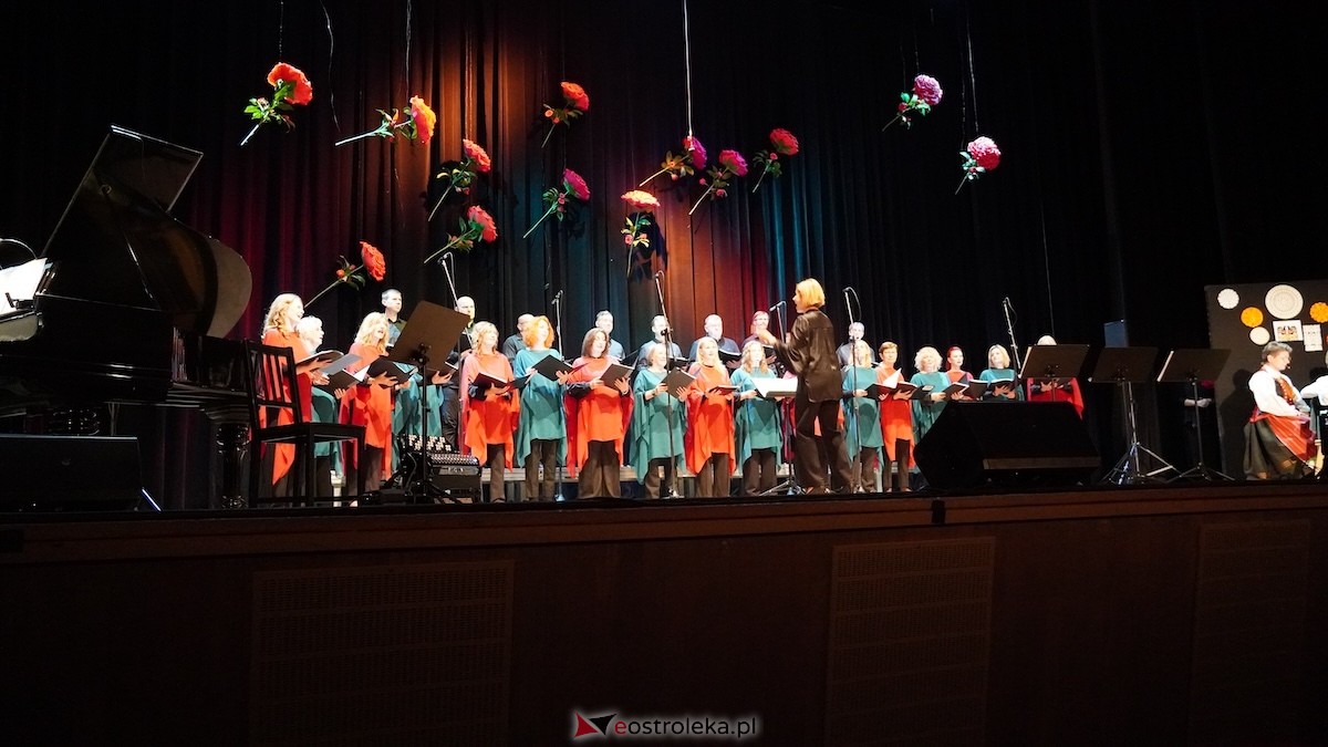Koncert Pieśni malowane, dźwiękiem wycinane [26.10.2025] - zdjęcie #71 - eOstroleka.pl