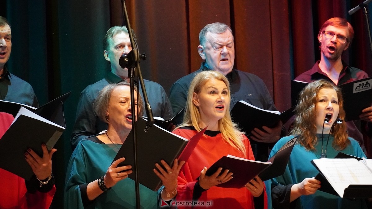 Koncert Pieśni malowane, dźwiękiem wycinane [26.10.2025] - zdjęcie #65 - eOstroleka.pl