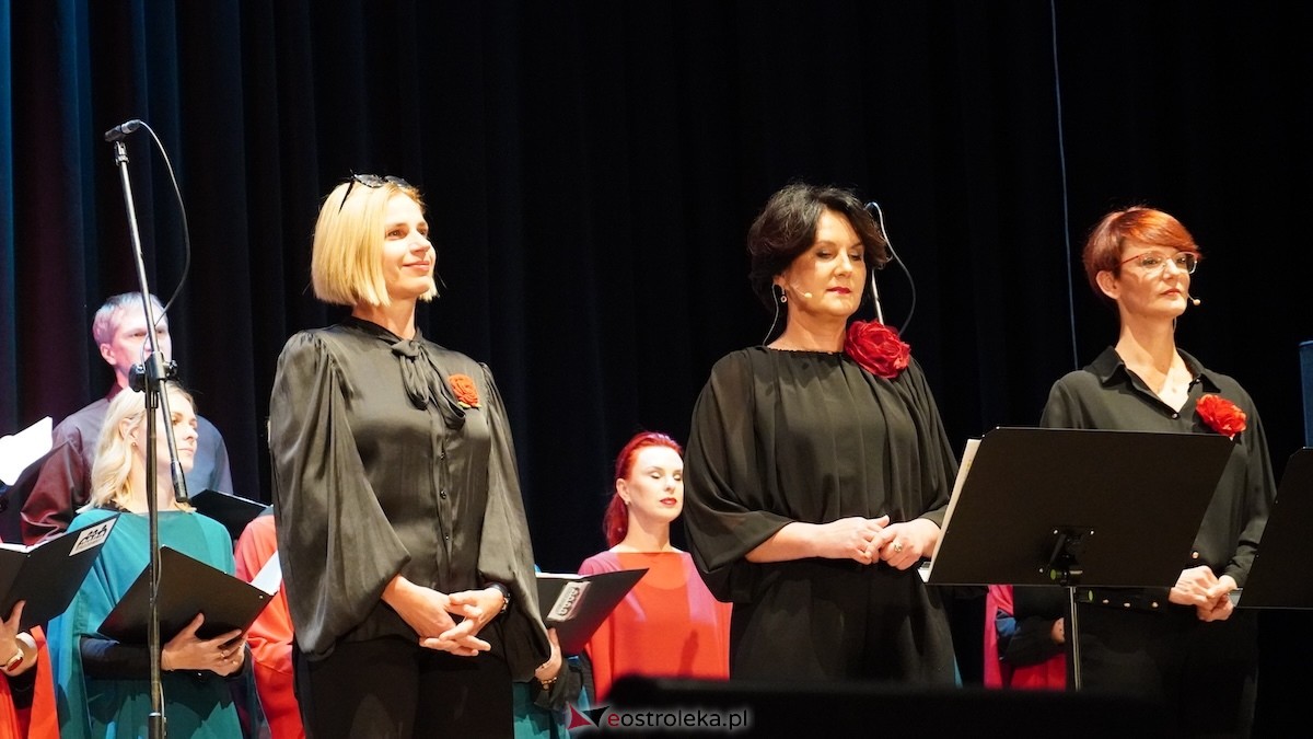 Koncert Pieśni malowane, dźwiękiem wycinane [26.10.2025] - zdjęcie #57 - eOstroleka.pl