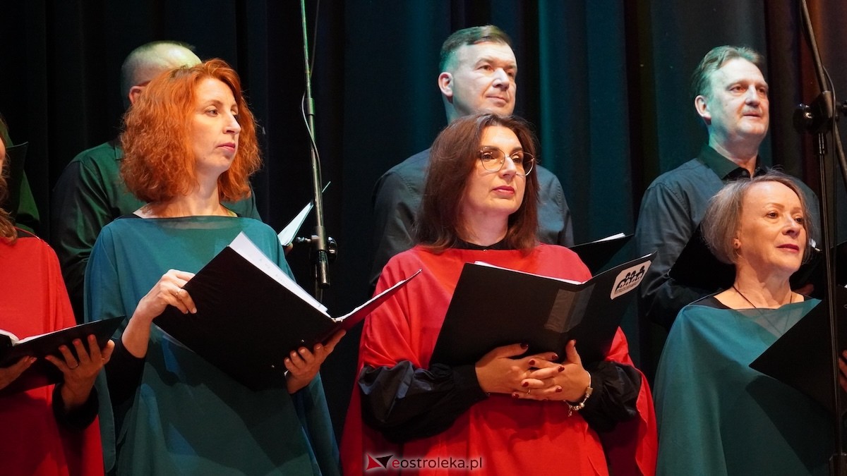 Koncert Pieśni malowane, dźwiękiem wycinane [26.10.2025] - zdjęcie #56 - eOstroleka.pl