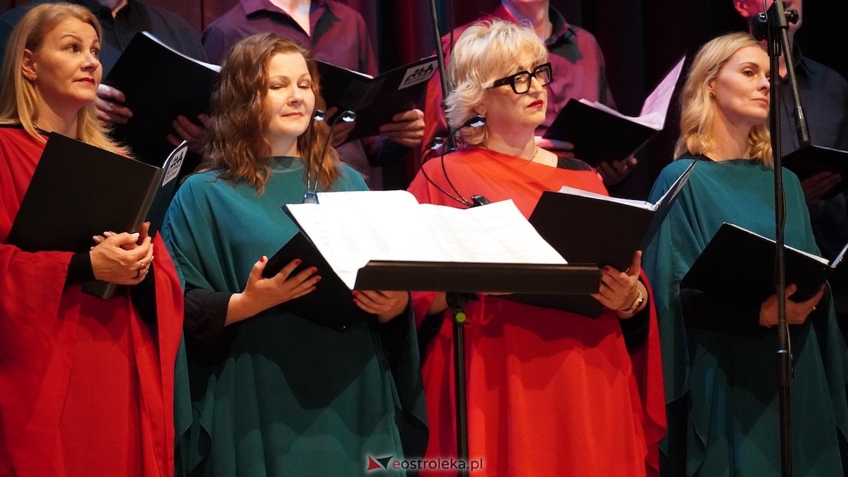 Koncert Pieśni malowane, dźwiękiem wycinane [26.10.2025] - zdjęcie #54 - eOstroleka.pl