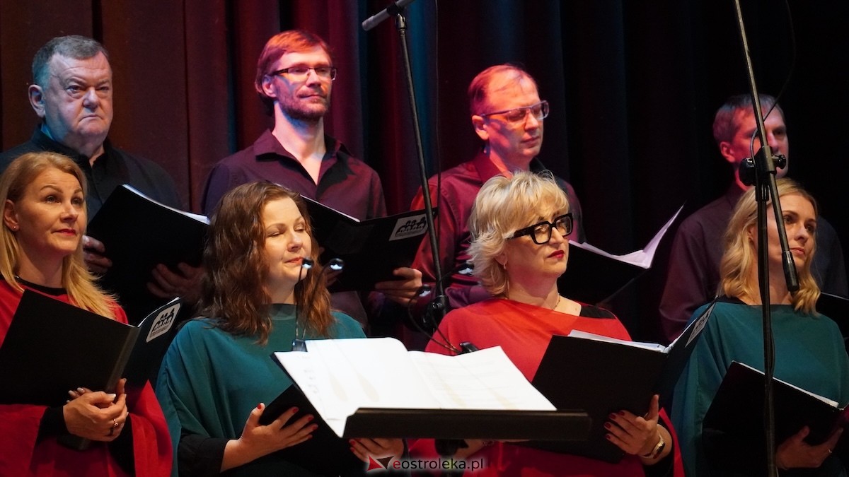 Koncert Pieśni malowane, dźwiękiem wycinane [26.10.2025] - zdjęcie #53 - eOstroleka.pl