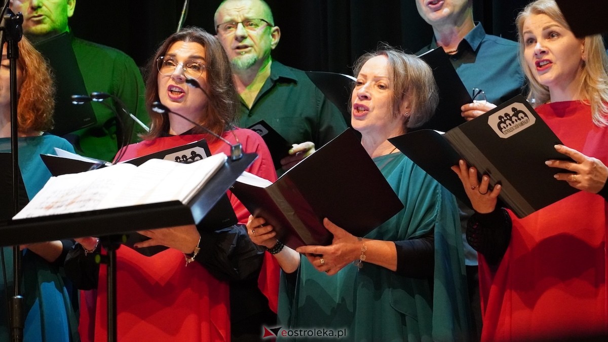 Koncert Pieśni malowane, dźwiękiem wycinane [26.10.2025] - zdjęcie #45 - eOstroleka.pl