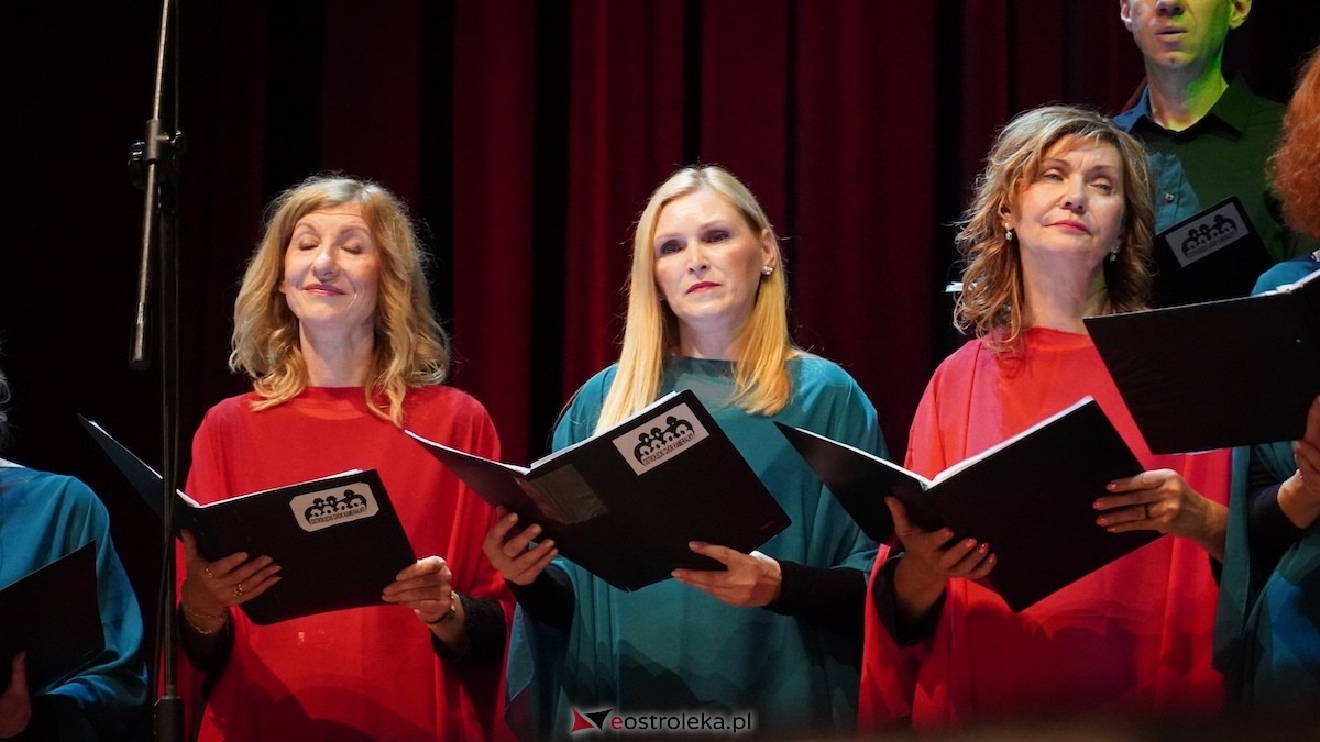 Koncert Pieśni malowane, dźwiękiem wycinane [26.10.2025] - zdjęcie #42 - eOstroleka.pl