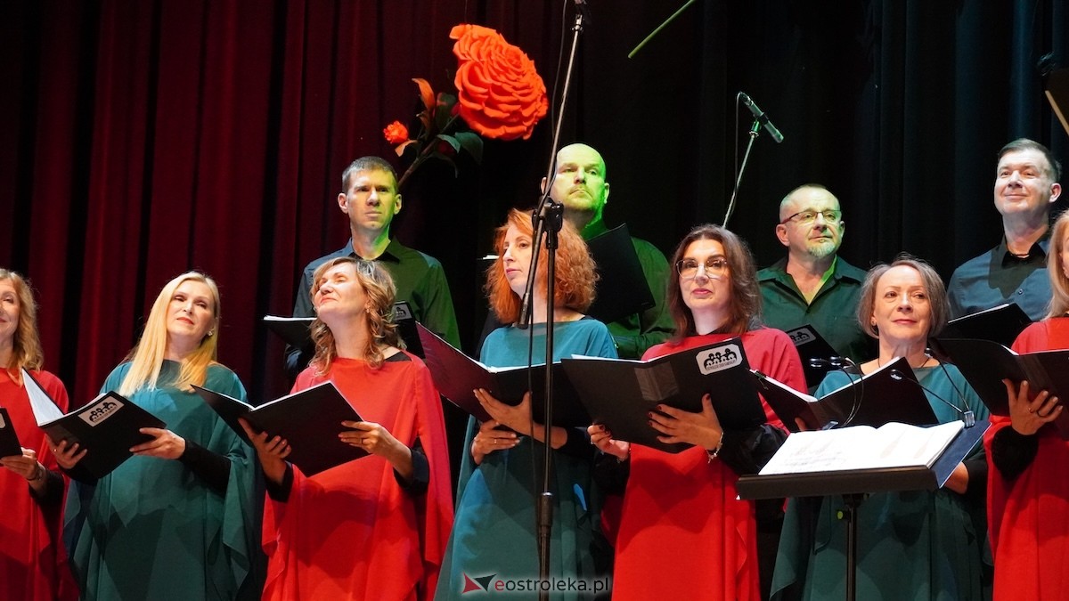 Koncert Pieśni malowane, dźwiękiem wycinane [26.10.2025] - zdjęcie #39 - eOstroleka.pl