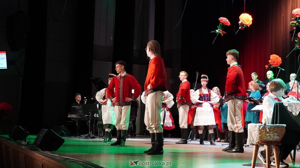Koncert Pieśni malowane, dźwiękiem wycinane [26.10.2025] - zdjęcie #38 - eOstroleka.pl