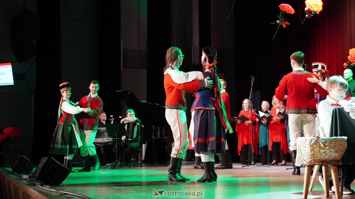 Koncert Pieśni malowane, dźwiękiem wycinane [26.10.2025] - zdjęcie #36 - eOstroleka.pl