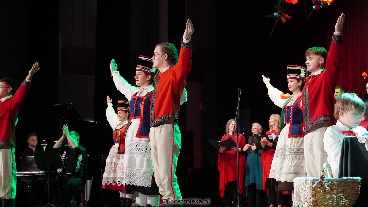 Koncert Pieśni malowane, dźwiękiem wycinane [26.10.2025] - zdjęcie #31 - eOstroleka.pl