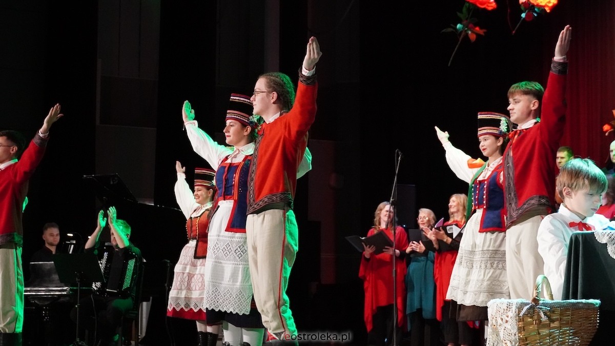 Koncert Pieśni malowane, dźwiękiem wycinane [26.10.2025] - zdjęcie #30 - eOstroleka.pl