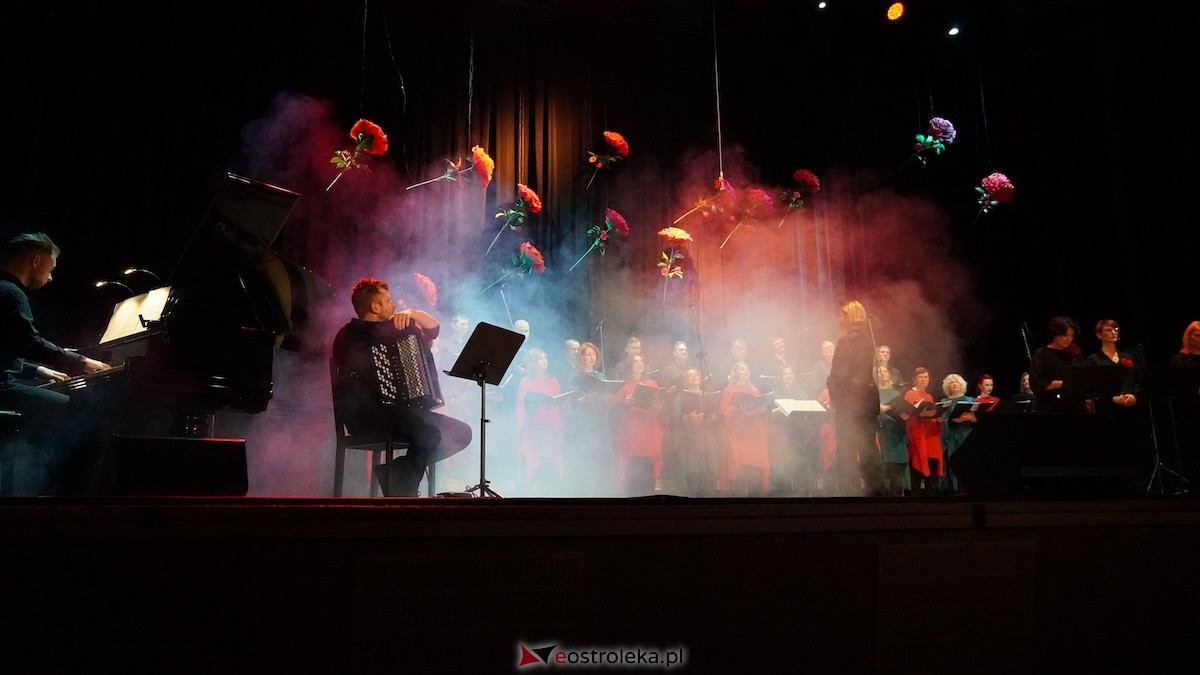 Koncert Pieśni malowane, dźwiękiem wycinane [26.10.2025] - zdjęcie #29 - eOstroleka.pl