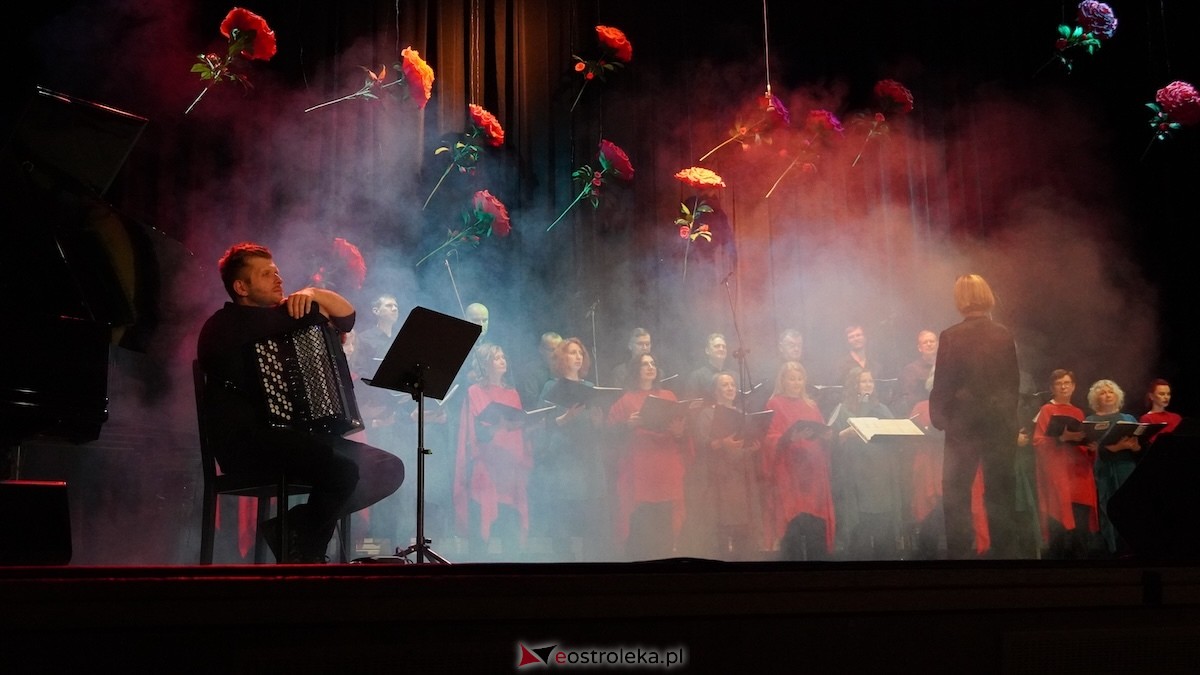 Koncert Pieśni malowane, dźwiękiem wycinane [26.10.2025] - zdjęcie #27 - eOstroleka.pl