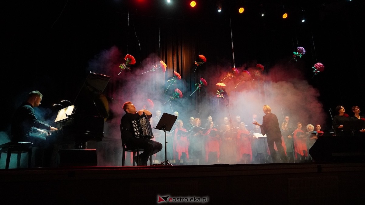 Koncert Pieśni malowane, dźwiękiem wycinane [26.10.2025] - zdjęcie #26 - eOstroleka.pl
