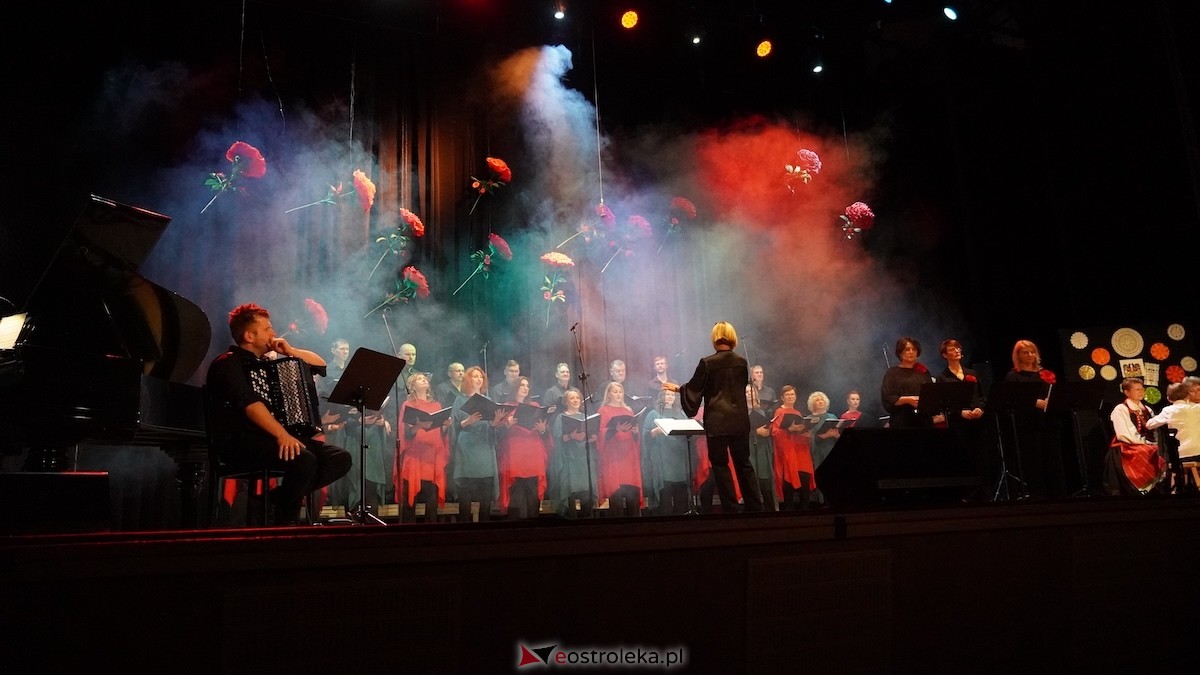 Koncert Pieśni malowane, dźwiękiem wycinane [26.10.2025] - zdjęcie #18 - eOstroleka.pl