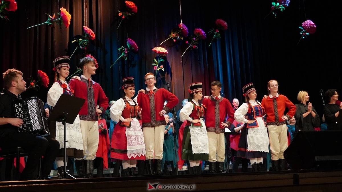 Koncert Pieśni malowane, dźwiękiem wycinane [26.10.2025] - zdjęcie #12 - eOstroleka.pl