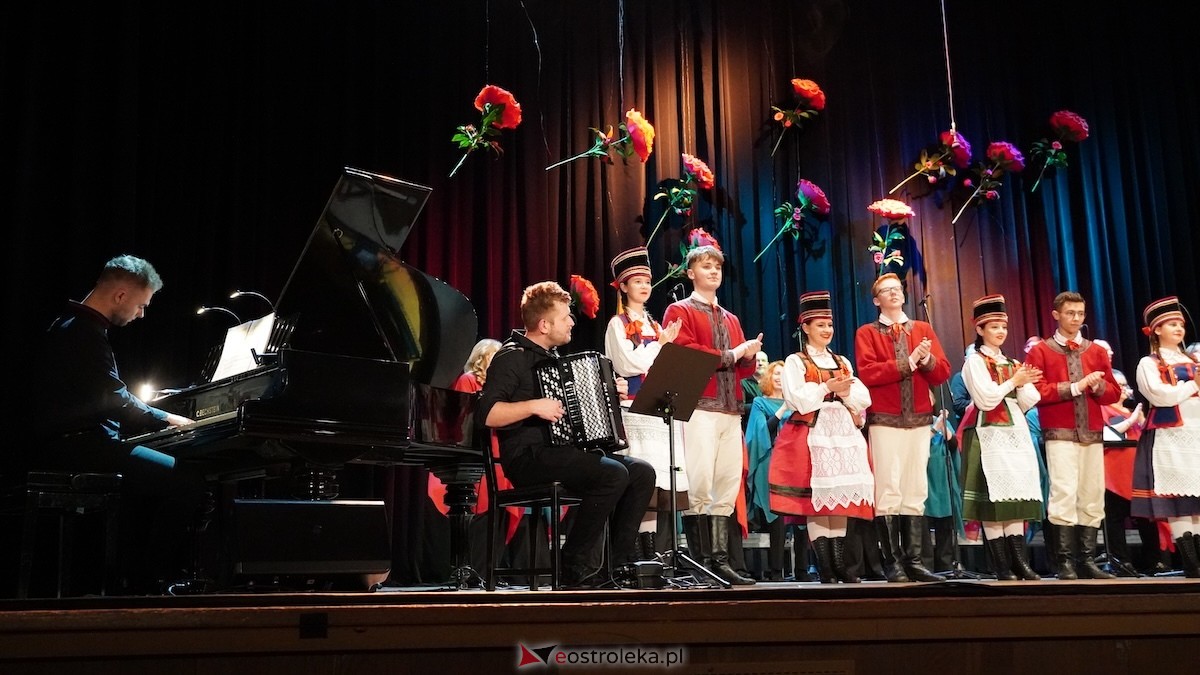 Koncert Pieśni malowane, dźwiękiem wycinane [26.10.2025] - zdjęcie #10 - eOstroleka.pl
