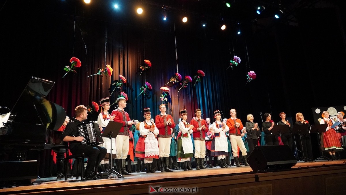Koncert Pieśni malowane, dźwiękiem wycinane [26.10.2025] - zdjęcie #8 - eOstroleka.pl