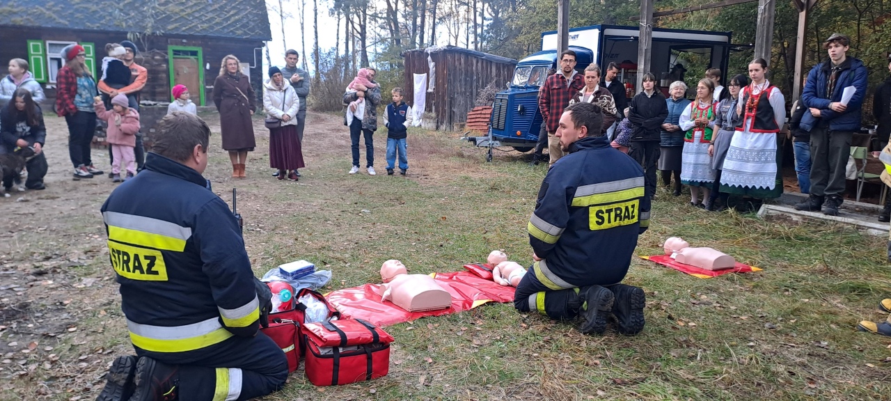 „Wielkie Serca – pomocne dłonie w Brzozówce” [28.10.2025] - zdjęcie #25 - eOstroleka.pl