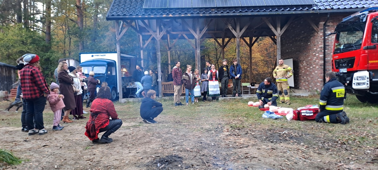 „Wielkie Serca – pomocne dłonie w Brzozówce” [28.10.2025] - zdjęcie #3 - eOstroleka.pl