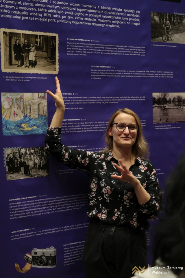 Otwarcie wystawy „Dobre sąsiedztwo. Opowieści wokół dawnego więzienia” w Muzeum Żołnierzy Wyklętych [28.10.2025] - zdjęcie #34 - eOstroleka.pl