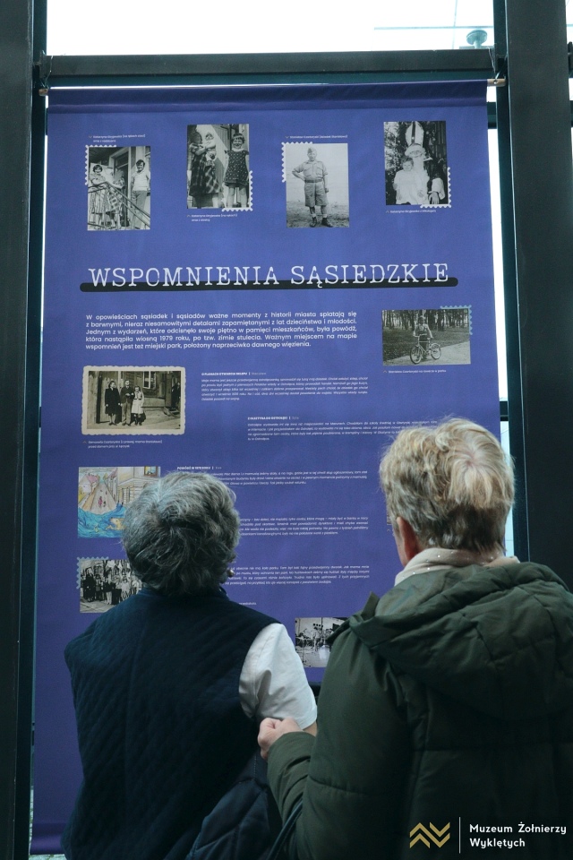 Otwarcie wystawy „Dobre sąsiedztwo. Opowieści wokół dawnego więzienia” w Muzeum Żołnierzy Wyklętych [28.10.2025] - zdjęcie #33 - eOstroleka.pl