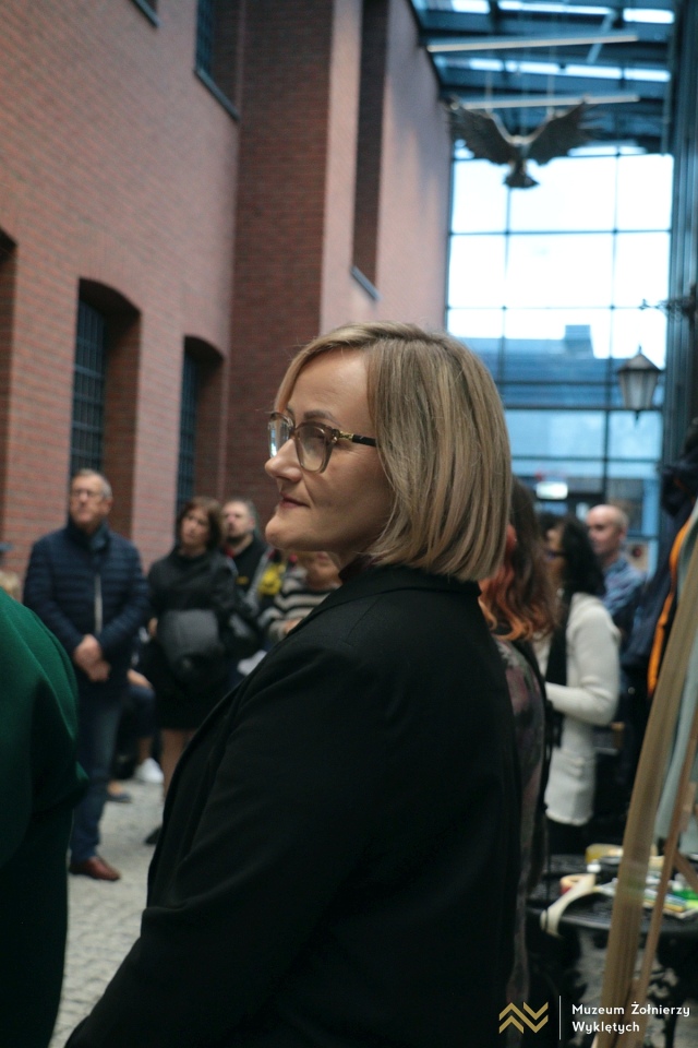 Otwarcie wystawy „Dobre sąsiedztwo. Opowieści wokół dawnego więzienia” w Muzeum Żołnierzy Wyklętych [28.10.2025] - zdjęcie #30 - eOstroleka.pl