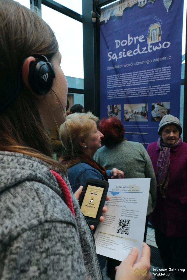 Otwarcie wystawy „Dobre sąsiedztwo. Opowieści wokół dawnego więzienia” w Muzeum Żołnierzy Wyklętych [28.10.2025] - zdjęcie #26 - eOstroleka.pl