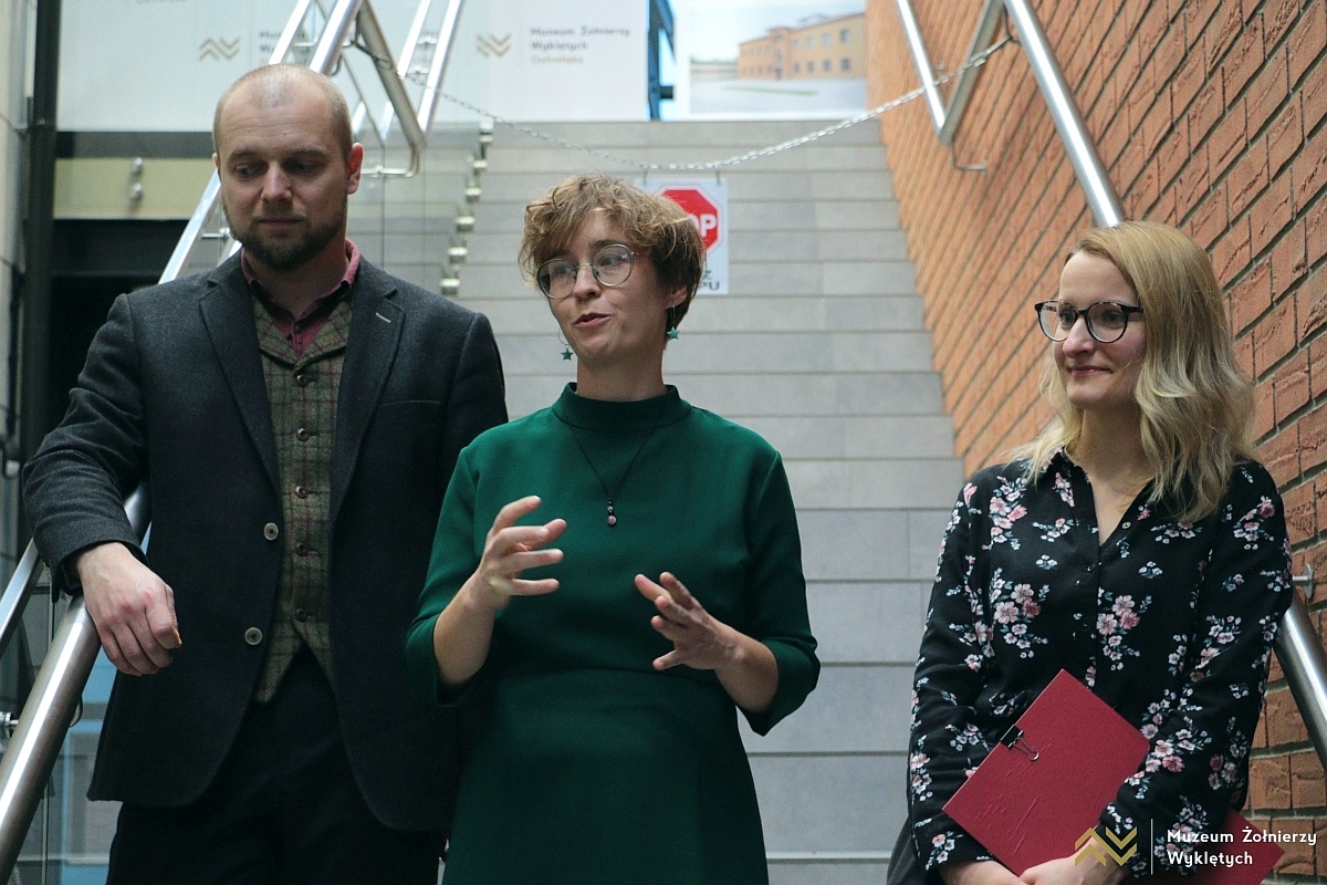 Otwarcie wystawy „Dobre sąsiedztwo. Opowieści wokół dawnego więzienia” w Muzeum Żołnierzy Wyklętych [28.10.2025] - zdjęcie #19 - eOstroleka.pl