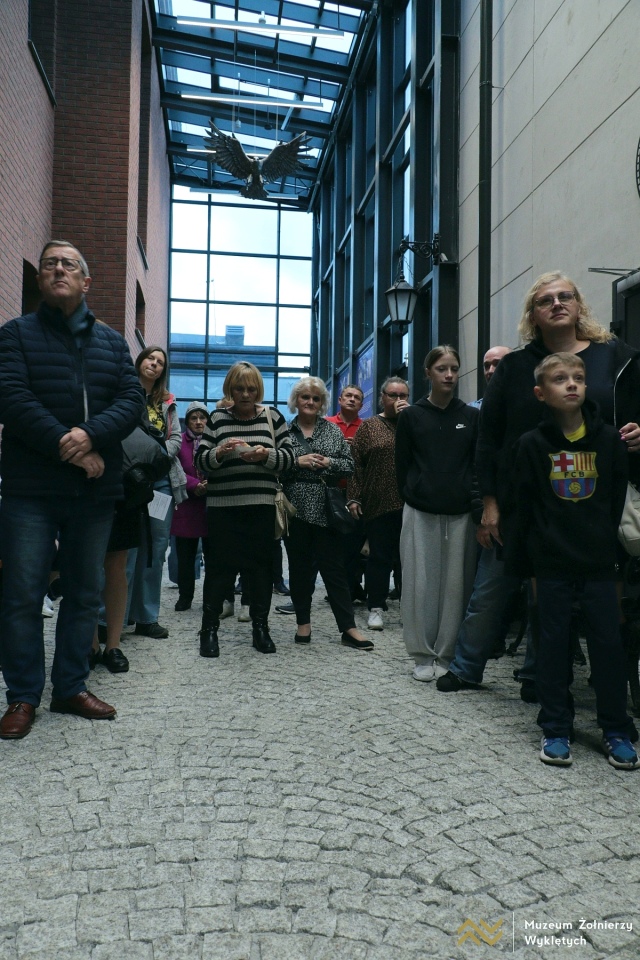 Otwarcie wystawy „Dobre sąsiedztwo. Opowieści wokół dawnego więzienia” w Muzeum Żołnierzy Wyklętych [28.10.2025] - zdjęcie #17 - eOstroleka.pl