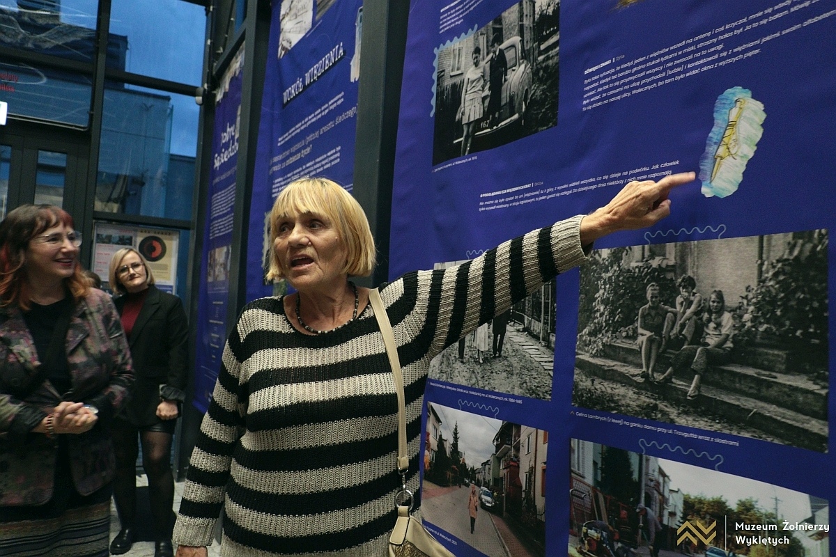 Otwarcie wystawy „Dobre sąsiedztwo. Opowieści wokół dawnego więzienia” w Muzeum Żołnierzy Wyklętych [28.10.2025] - zdjęcie #16 - eOstroleka.pl