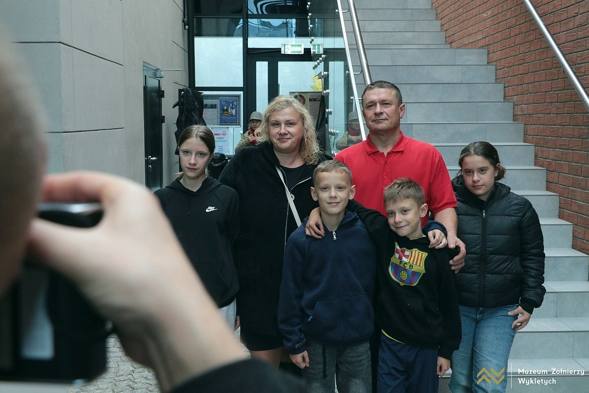 Otwarcie wystawy „Dobre sąsiedztwo. Opowieści wokół dawnego więzienia” w Muzeum Żołnierzy Wyklętych [28.10.2025] - zdjęcie #3 - eOstroleka.pl