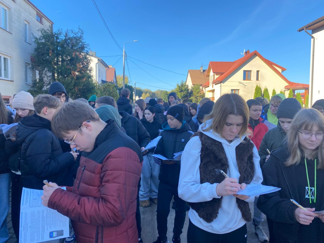 Spacer z detektorem w Czerwinie [20.10.2025] - zdjęcie #1 - eOstroleka.pl