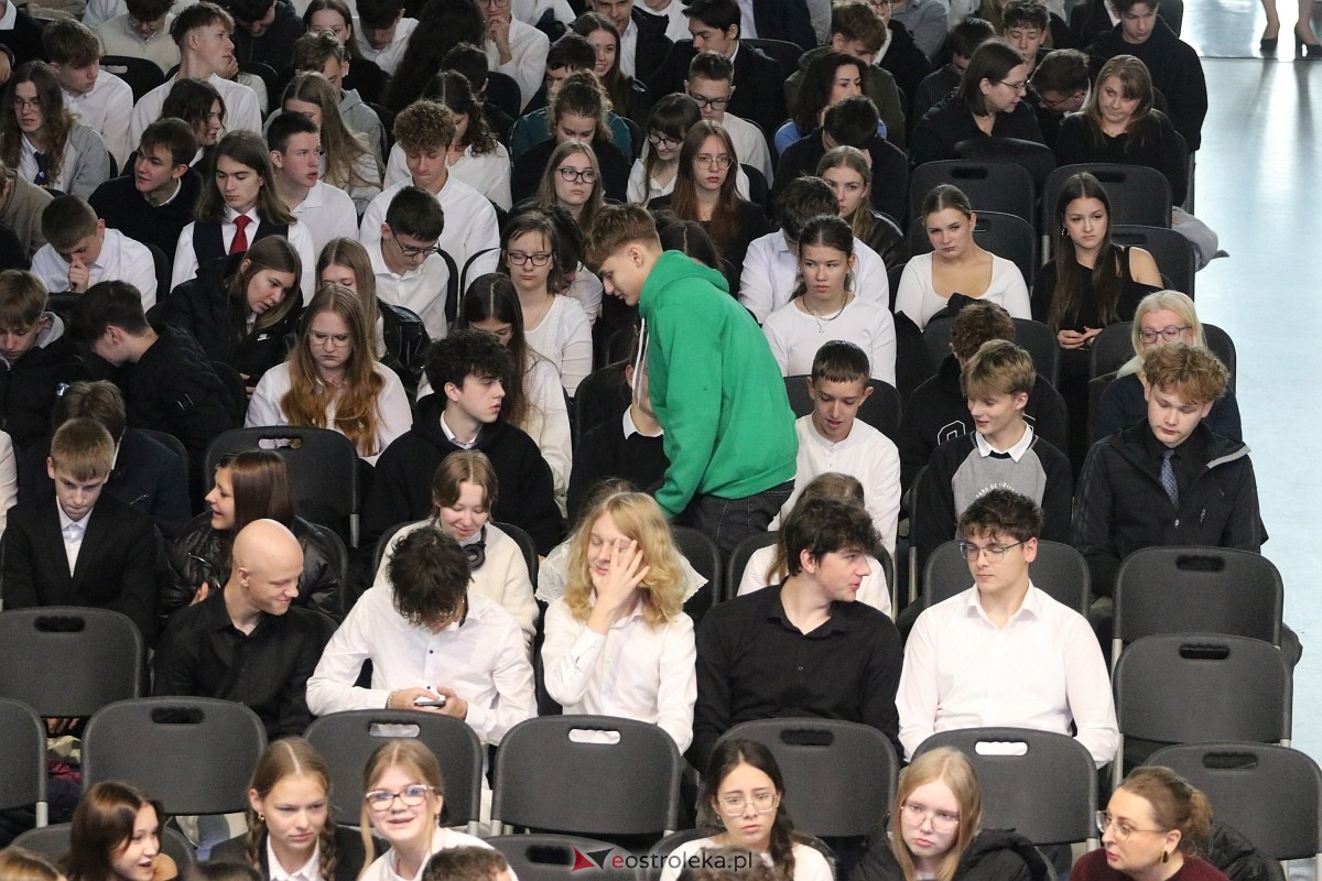 Święto Patrona II LO im. C. K. Norwida w Ostrołęce [29.10.2025] - zdjęcie #77 - eOstroleka.pl