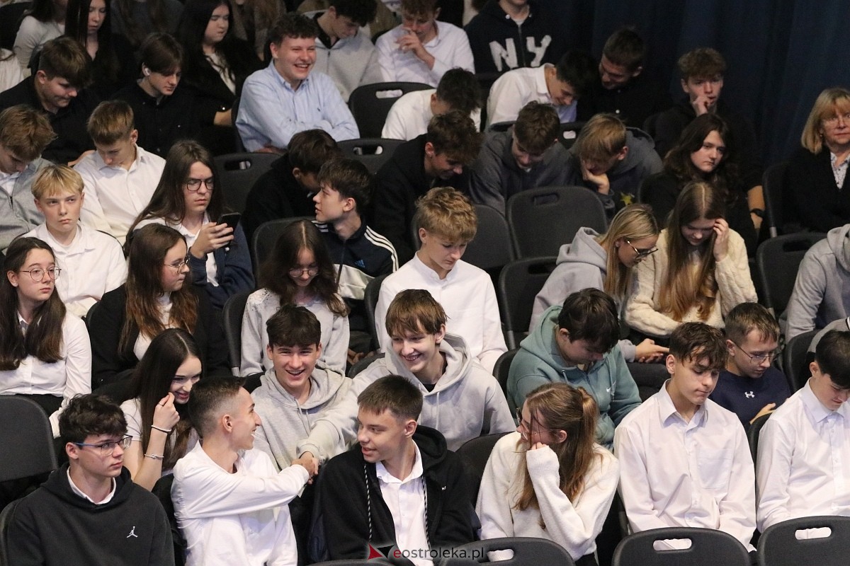 Święto Patrona II LO im. C. K. Norwida w Ostrołęce [29.10.2025] - zdjęcie #72 - eOstroleka.pl