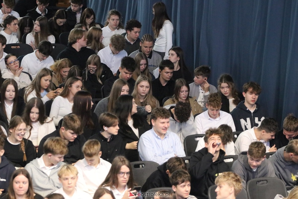 Święto Patrona II LO im. C. K. Norwida w Ostrołęce [29.10.2025] - zdjęcie #71 - eOstroleka.pl