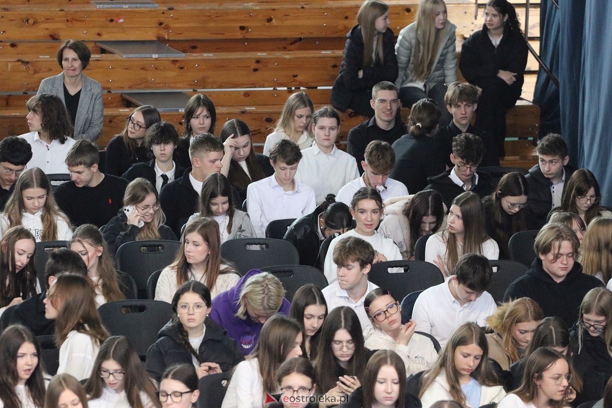 Święto Patrona II LO im. C. K. Norwida w Ostrołęce [29.10.2025] - zdjęcie #70 - eOstroleka.pl