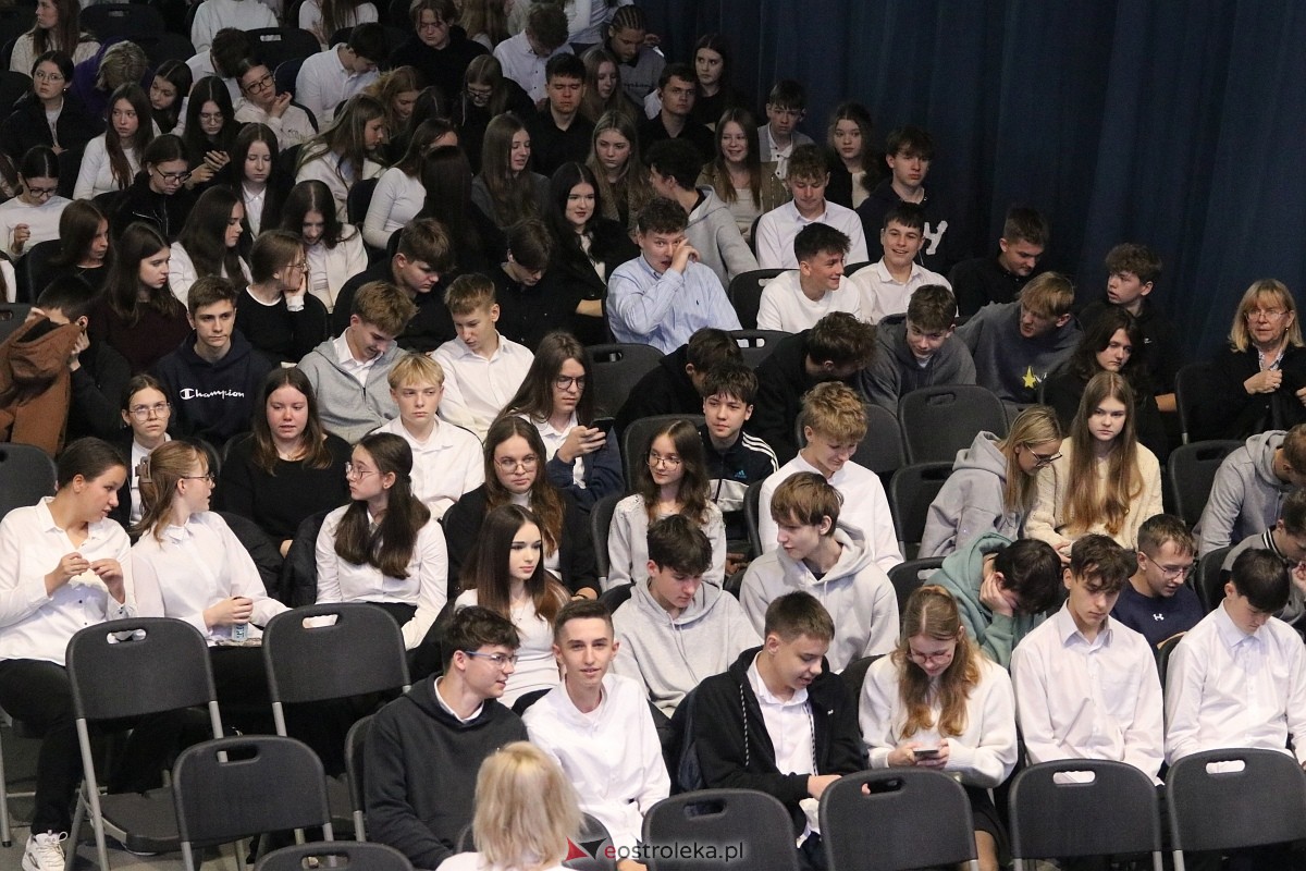 Święto Patrona II LO im. C. K. Norwida w Ostrołęce [29.10.2025] - zdjęcie #69 - eOstroleka.pl