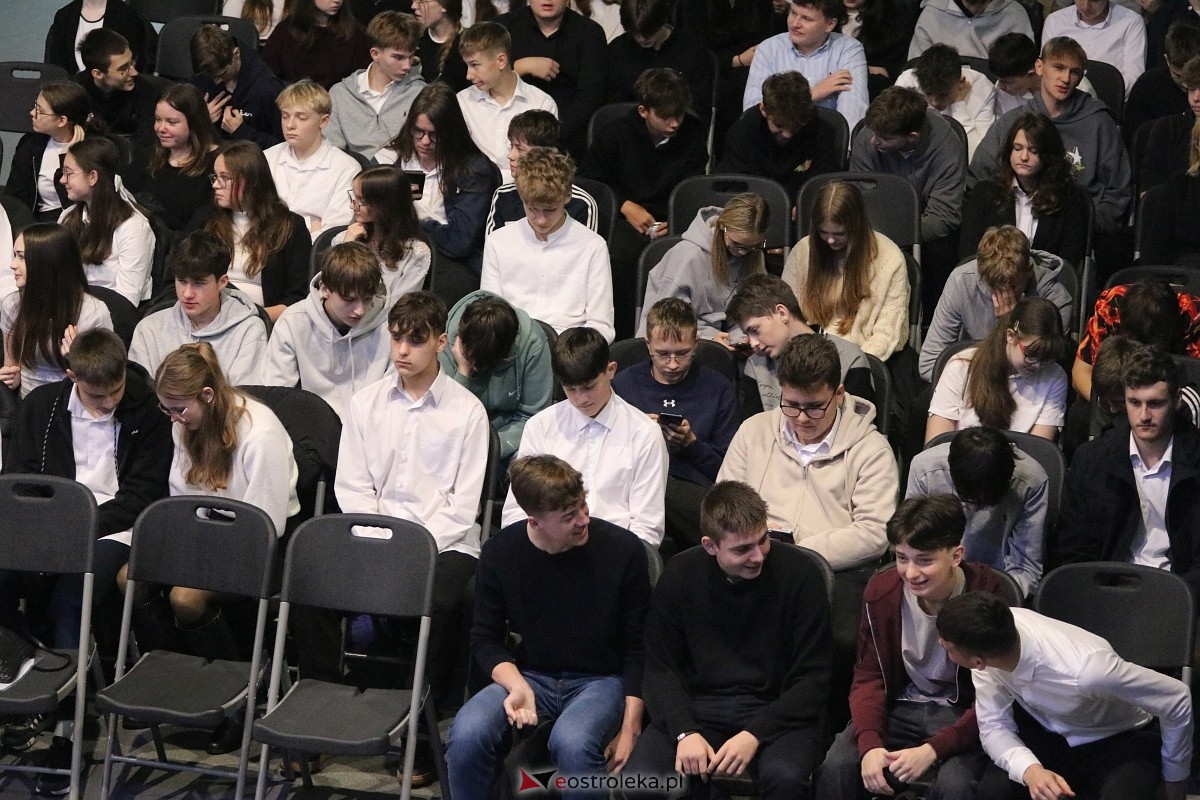 Święto Patrona II LO im. C. K. Norwida w Ostrołęce [29.10.2025] - zdjęcie #57 - eOstroleka.pl