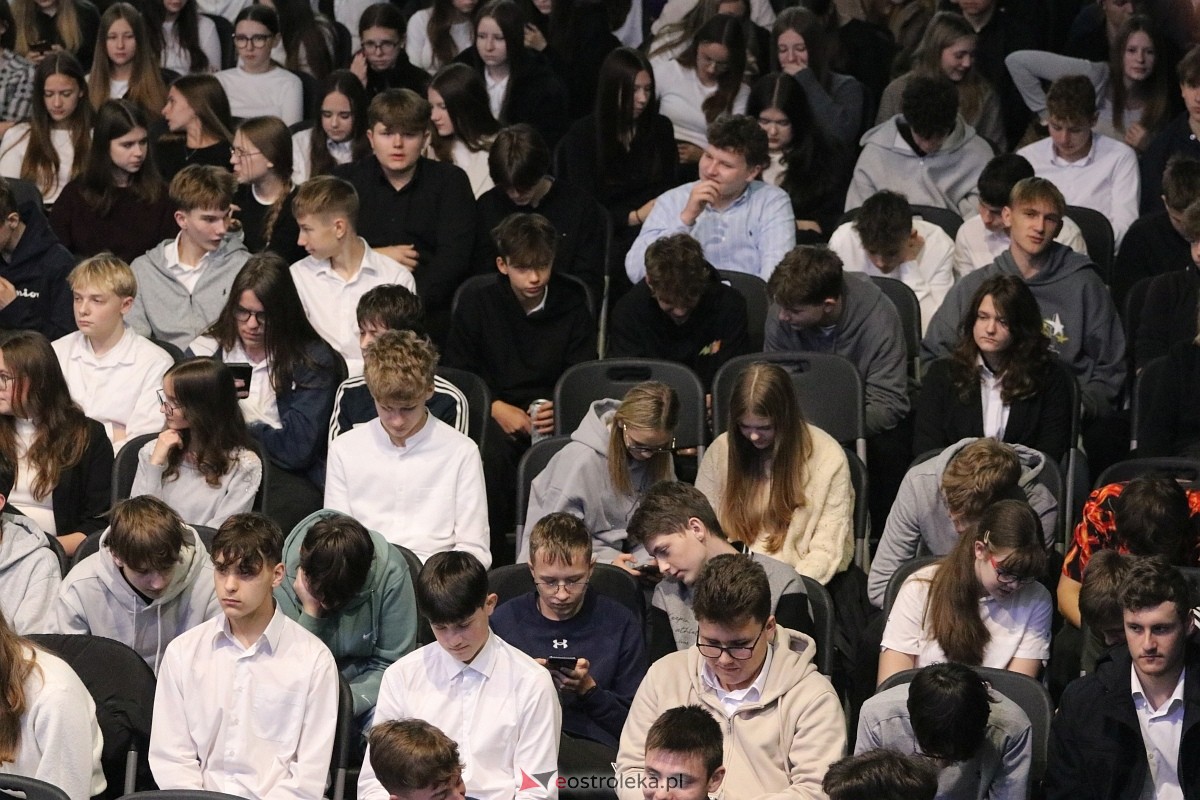 Święto Patrona II LO im. C. K. Norwida w Ostrołęce [29.10.2025] - zdjęcie #56 - eOstroleka.pl