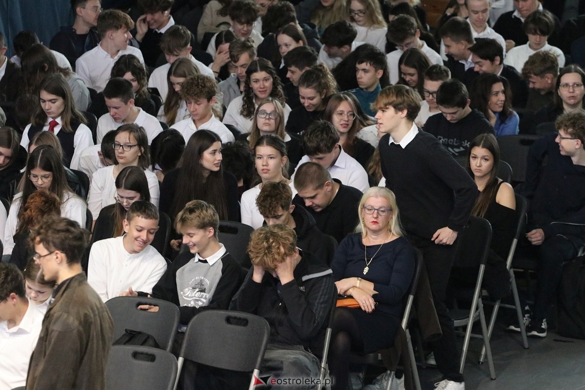 Święto Patrona II LO im. C. K. Norwida w Ostrołęce [29.10.2025] - zdjęcie #55 - eOstroleka.pl