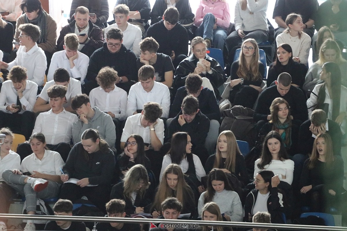 Święto Patrona II LO im. C. K. Norwida w Ostrołęce [29.10.2025] - zdjęcie #49 - eOstroleka.pl