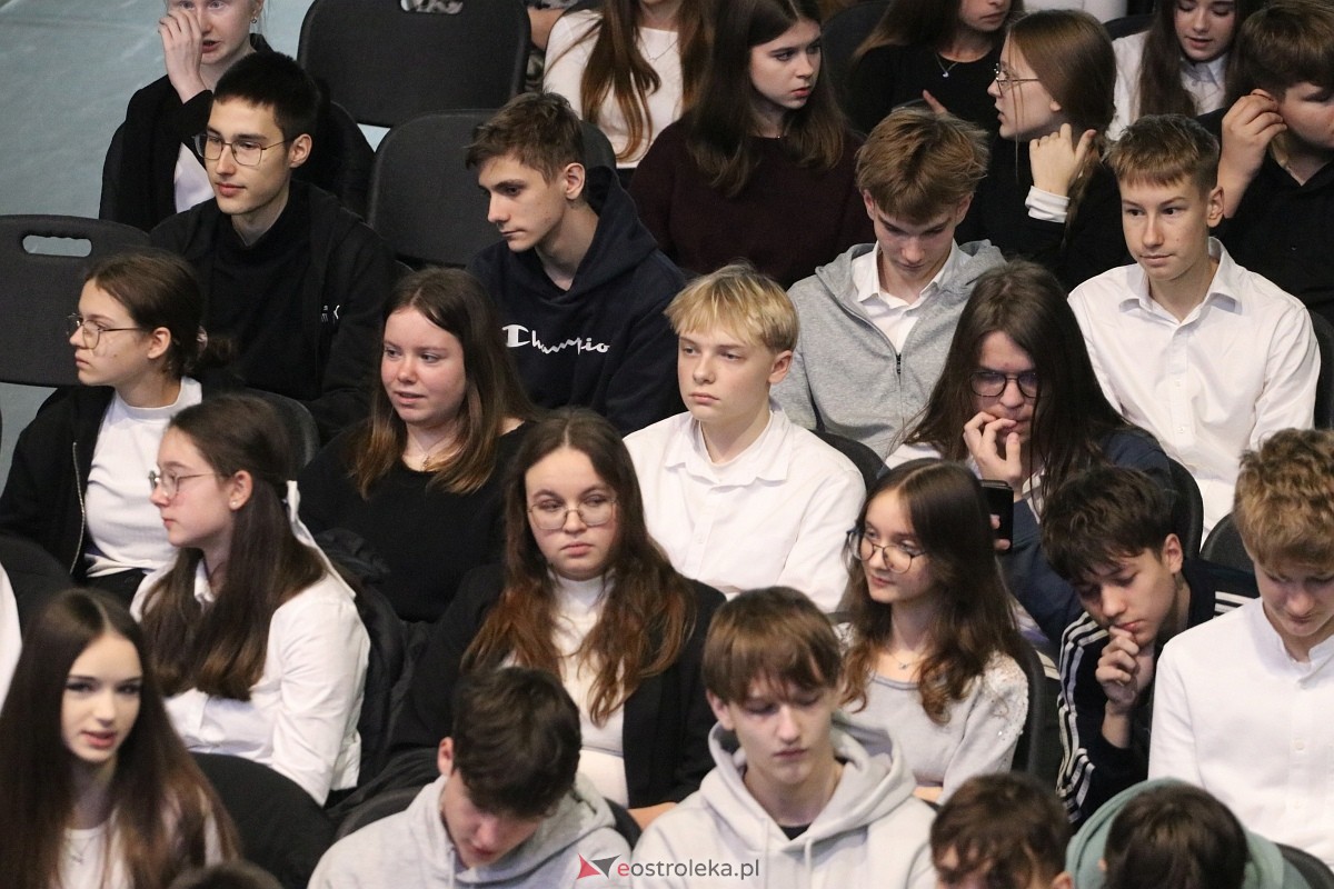Święto Patrona II LO im. C. K. Norwida w Ostrołęce [29.10.2025] - zdjęcie #48 - eOstroleka.pl